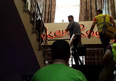 Descinderi în București. Turnee de poker organizate ilegal în apartamente