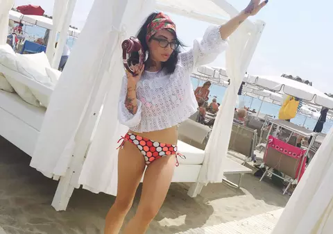 DJ Wanda face show în jurul lumii alături de o saxofonistă sexy. Cât de bine arată blonda