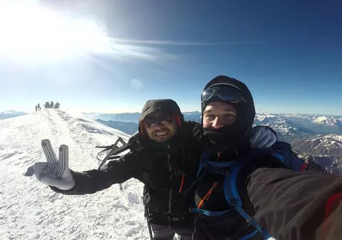 Doi gorjeni au escaladat vârful Mont Blanc după antrenamente de câteva luni