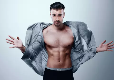 VIDEO EXCLUSIV/ Liviu Teodorescu a furat rețeta succesului la femei de la Chirilă. Se dezbracă pe scenă!