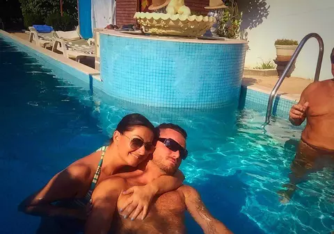 Gabriela Cristea, distracție la piscină. În costum de baie, în brațele lui Tavi Clonda | FOTO