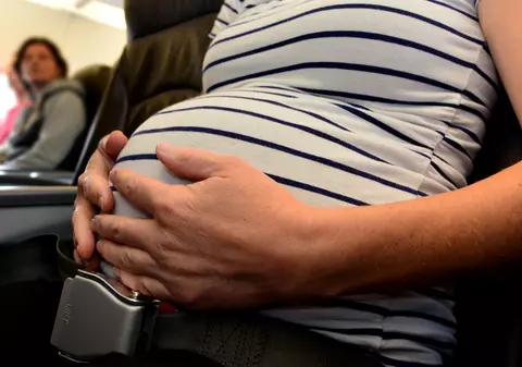 Vacanţa 2 în 1. Naşti în avion - copilul ia cetăţenia... aeronavei