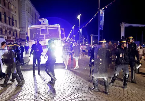 Guvernul francez dorește prelungirea stării de urgență