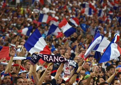 Euro 2016. Tragedie pariziană. Un suporter francez a murit. Finala cu Portugalia, acordată unui englez!