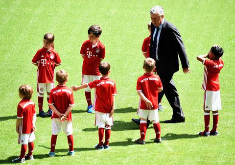 La Bayern Munchen, ca la naționala României! Tatăl și fiul lucrează împreună