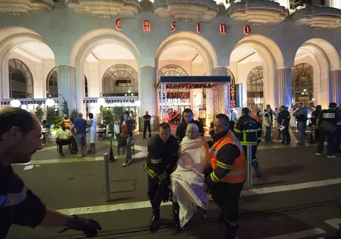 ATENTAT NISA | 84 de morți,  peste 200 de răniți. Promenada, loc de pelerinaj pentru mii de francezi