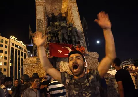 Urmările tentativei de lovitură de stat. 3 milioane de oameni nu au voie să îşi ia concediu anual