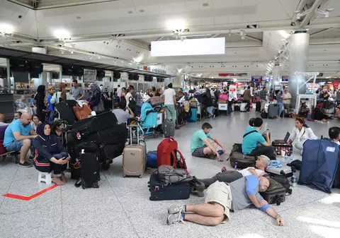 Incident grav pe aeroportul din Frankfurt. Un bărbat a bătut măr cel puţin trei trei ofiţeri de poliţie