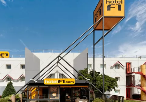 UPDATE| Alertă în Franța! Un bărbat înarmat, baricadat într-un hotel din Bollène. Suspectul a fost arestat