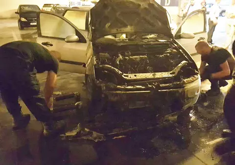 Panică la un mall din Timișoara! O mașină a luat foc în parcare subterană