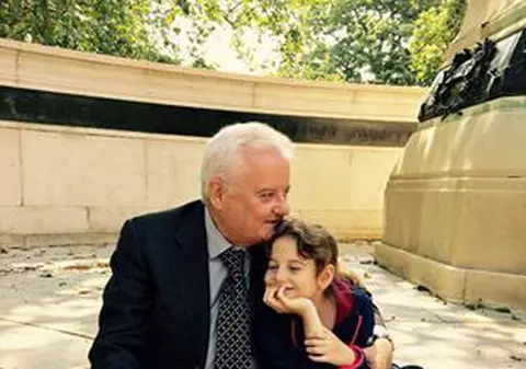 EXCLUSIV. Culisele deciziei lui Iri de a-și asuma riscul să-și ducă fetița la Moni! A plecat în SUA după o vizită la avocat