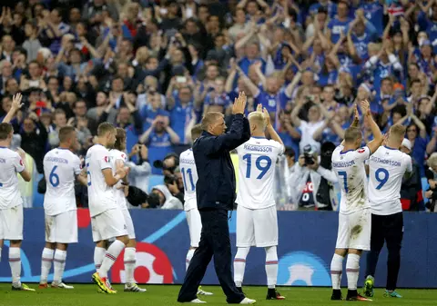 Euro 2016. Islandezii au făcut show în tribune. Dar și spectacolul de pe străzile capitalei Reykjavik a fost impresionat | VIDEO