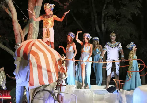 Schimbarea la față a stațiunii Mamaia! Carele alegorice și manechinele lui Radu Mazăre, înlocuite cu... spectacole de teatru