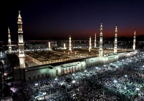 Arabia Saudită: Un atacator sinucigaş s-a detonat în apropierea moscheii principale din Medina | VIDEO