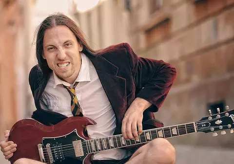 Doliu în muzica românească! Pasagerul din paramotorul care s-a prăbușit la Comana era un cunoscut rocker