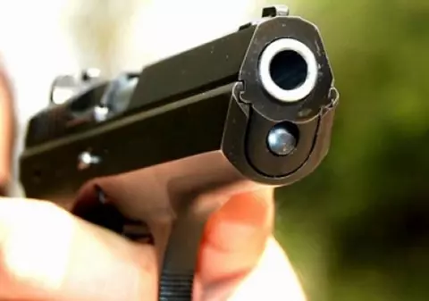 Focuri de armă pe Autostrada Soarelui. Polițiștii, pe urmele unui șofer fugar