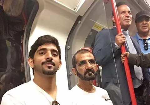 Premierul Emiratelor Arabe Unite și prințul Dubaiului, la plimbare cu metroul din Londra | FOTO