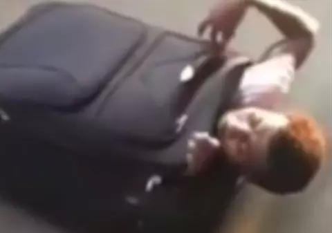 Un refugiat a încercat să treacă granița Italiei cu Elveția, ascuns într-o valiză | VIDEO