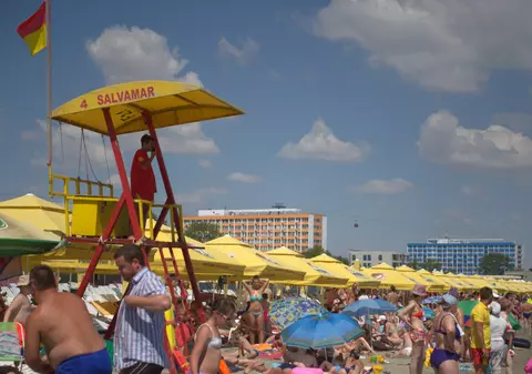 VIDEO| Salvare dramatică pe Litoral. O fetiță a fost salvată de salvamari la Eforie