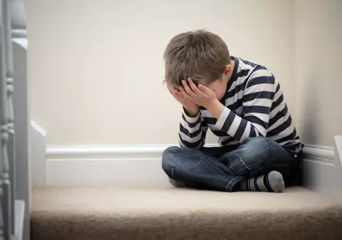 Pleci la muncă în străinătate? Ce amenzi riști dacă îți lași copiii singuri