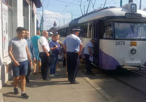 CLIPE DE GROAZĂ la Timisoara! Un tramvai a mers DOUĂ STAȚII fără nici un control, după ce VATMANUL a LEȘINAT | Călătorii, cuprinși de PANICĂ!