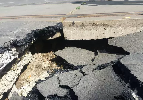 Apa Nova București intervine rapid în cazul surpării de carosabil de pe Bd.Gheorghe Duca