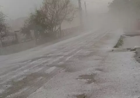 Gheață de 5 centimetri în zona Rădăuți FOTO