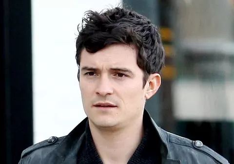 Orlando Bloom, gol-puşcă la plajă. Paparazzii l-au pozat în cele mai intime ipostaze