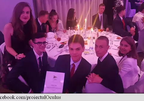 O echipă de elevi români a câștigat Premiul pentru Excelență în IT