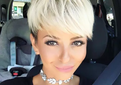 Giulia Anghelescu, fără pic de machiaj. Cum arată naturală cântăreaţa de 31 de ani