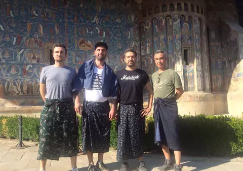 EXCLUSIV. Adi Despot, prea rocker pentru Mănăstirea Voroneț. Ce i-au făcut călugării la intrare