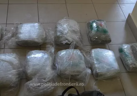 Doi sârbi au vrut să aducă în România 12,600 kg de droguri