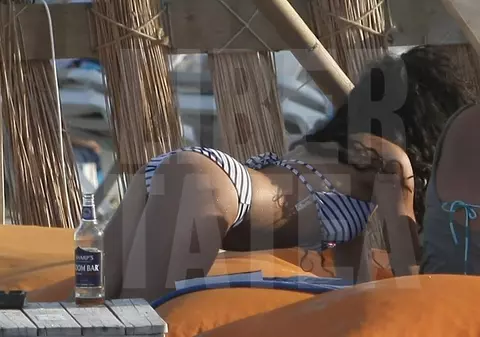 FOTO EXCLUSIV/ Mai fierbinte ca vara! Doinița Oancea le-a oferit turiștilor de la Mamaia scene de infarct