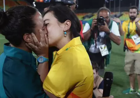 Jocurile Olimpice. O rugbistă braziliană a fost cerută în căsătorie de o voluntară / GALERIE FOTO & VIDEO