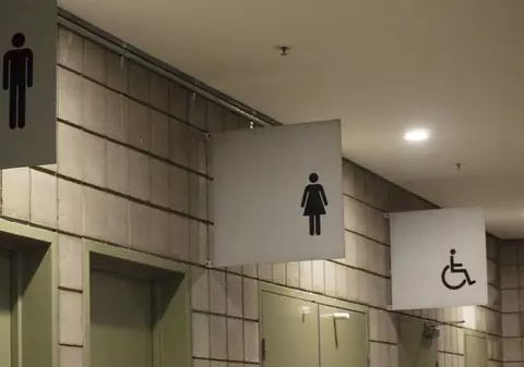 A primit despăgubiri de 1,25 milioane de dolari pentru că i s-a interzis să meargă la toaletă