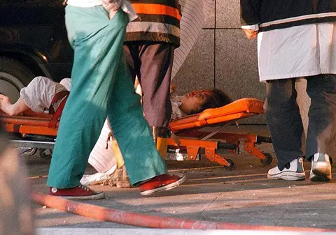 Au leșinat după ce s-au certat opt ore în soare pe stradă