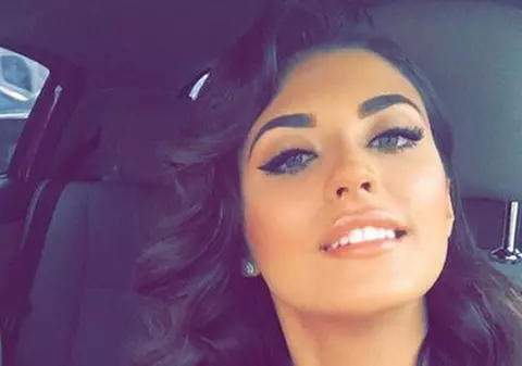 Gravidă în 6 luni, Antonia îşi etalează sânii pe Facebook. Imaginea care i-a luat fanii prin surprindere