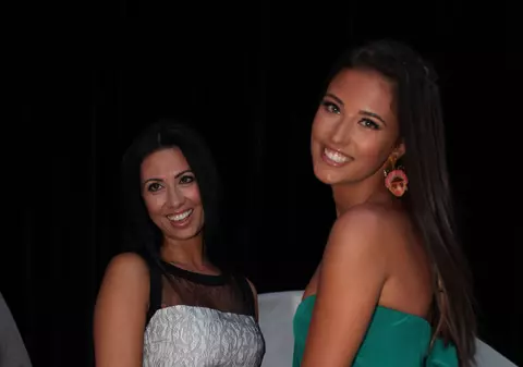 EXCLUSIV/ La 48 de ani, mama Antoniei se reprofilează din vânzătoare în florăreasă