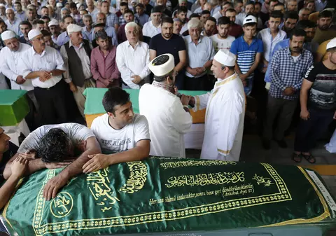 EXCLUSIV / Atentat terorist la o nuntă în Turcia / Bomba era ”burdușită” cu bile și monede metalice ca să producă cât mai multe victime