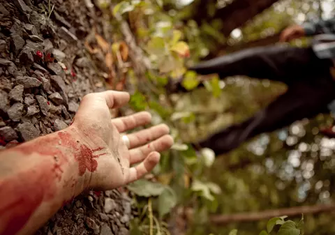 Copil de 12 ani găsit cu capul zdrobit. Un tânăr de 18 ani a fost reținut, acuzat de omor