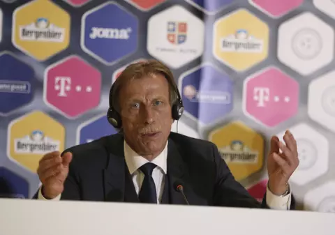 Daum i-a făcut o favoare lui Reghecampf. Un jucător important al naționalei a fost înlocuit din lotul pentru duelul cu Muntenegru!