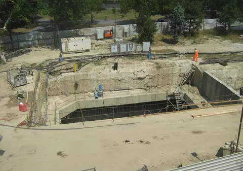 EXCLUSIV / Au vrut să facă o stație de metrou pentru Magistrala 5 și le-a ieșit un ștrand / VIDEO