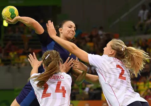 Jocurile Olimpice. România - Norvegia 27-28. Fetele noastre au pierdut la limită, după un adevărat război cu nordicele. Egalul ne ducea în ”sferturi"