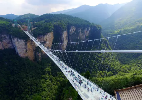 China a închis cel mai mare pod de sticlă, la 13 zile de la inaugurare