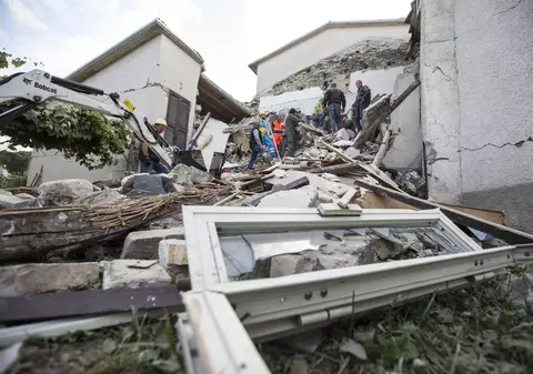 Patru români aflați în zona afectată de cutremur  din Italia au cerut asistență MAE
