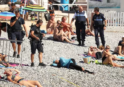 Femeile musulmane din Franța au liber la burkini! Hotărârea prin care era interzis costumul de baie islamic a fost invalidată