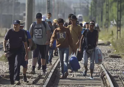 Bătăie într-un centru de imigranţi din Franţa. Un bărbat a fost ucis