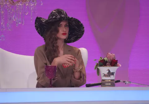 FOTO EXCLUSIV/ Ce face Iulia Albu în pauzele de la filmări