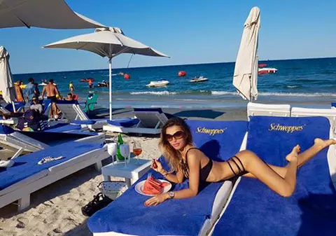 EXCLUSIV/ Cât a costat-o pe Loredana (ex-Trident) terapia la malul mării