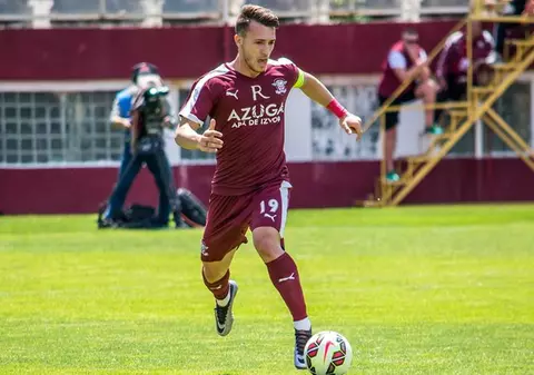 Ultimul căpitan al Rapidului a fugit fără să se mai uite înapoi. A semnat într-un campionat unde românii n-au dat buzna
